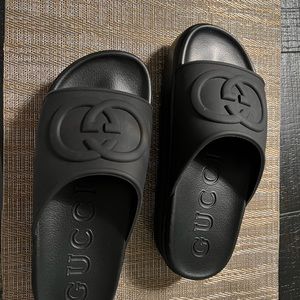 Gucci women’s slides with interlocking Gs.